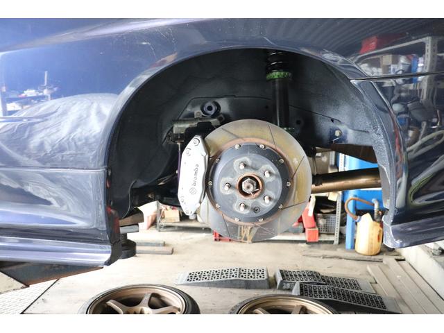 スカイライン ２５ＧＴターボ　トミーカイラフロントバンパー　ＢＮＲ３４純正フロントフェンダー　イーストベアーサイドステップ＆リアバンパー　前後Ｆ５０ブレンボキット　ＨＫＳフロントパイプ　ＪＩＣマフラー　ＴＥＩＮ車高調　クスコＬＳＤ（27枚目）