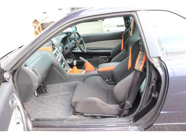 スカイライン ２５ＧＴターボ　トミーカイラフロントバンパー　ＢＮＲ３４純正フロントフェンダー　イーストベアーサイドステップ＆リアバンパー　前後Ｆ５０ブレンボキット　ＨＫＳフロントパイプ　ＪＩＣマフラー　ＴＥＩＮ車高調　クスコＬＳＤ（38枚目）