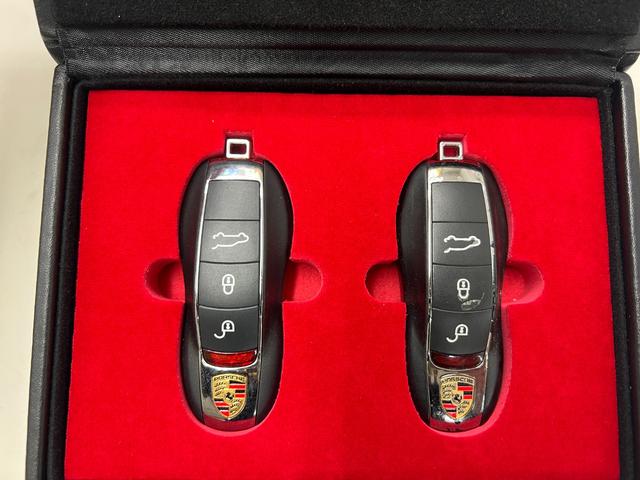 マカン マカンＧＴＳ　スポーツクロノパッケージ　正規Ｄ車　新車から１０９０００ＫＭまでポルシェセンターでメンテナンス　記録簿あり　ＧＴＳレザーインテリアパッケージ　サラウンドビュー付きパークアシスト　コーティング施工済み（15枚目）