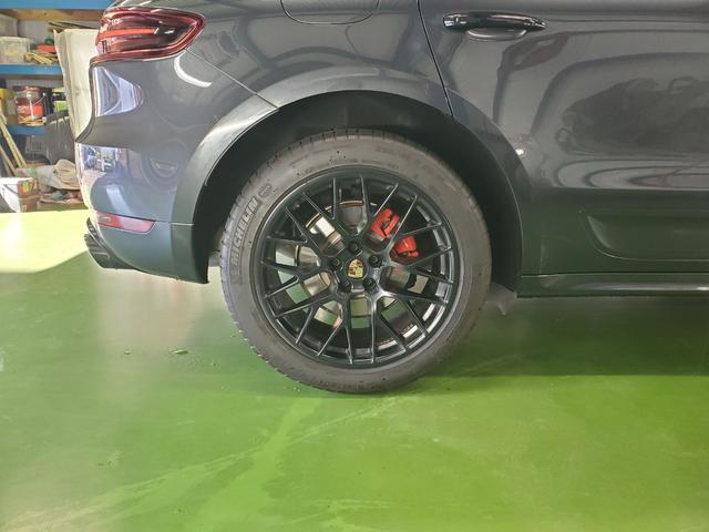 マカン マカンＧＴＳ　スポーツクロノパッケージ　正規Ｄ車　新車から１０９０００ＫＭまでポルシェセンターでメンテナンス　記録簿あり　ＧＴＳレザーインテリアパッケージ　サラウンドビュー付きパークアシスト　コーティング施工済み（25枚目）