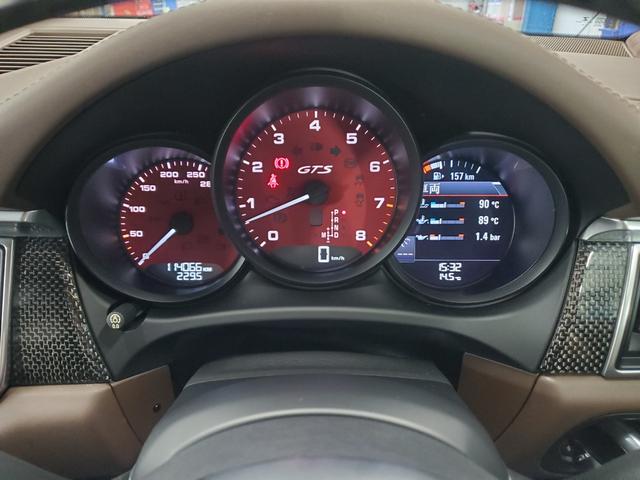 マカン マカンＧＴＳ　スポーツクロノパッケージ　正規Ｄ車　新車から１０９０００ＫＭまでポルシェセンターでメンテナンス　記録簿あり　ＧＴＳレザーインテリアパッケージ　サラウンドビュー付きパークアシスト　コーティング施工済み（30枚目）