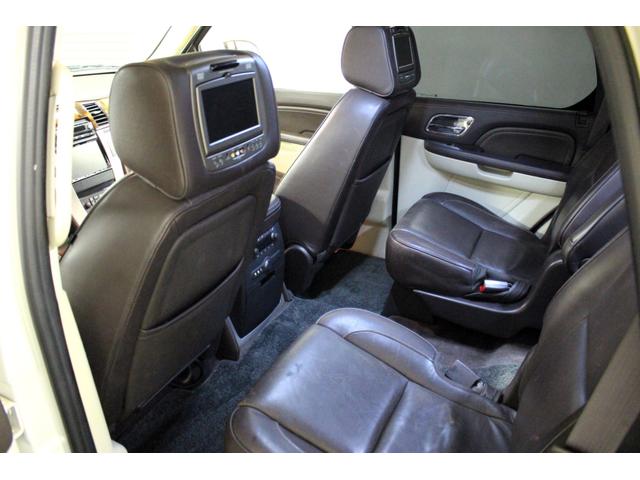 キャデラックエスカレード プラチナム　新車並行　２６インチＡＷ　フリップダウンモニター　ヘッドレストモニター　冷温機能付きカップホルダー　社外ヘッドライト　電動ステップ（18枚目）