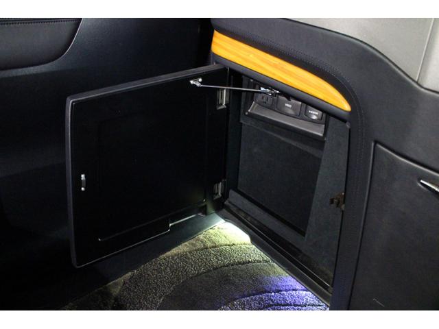 アルファードハイブリッド ロイヤルラウンジ LMスタイル(33枚目)