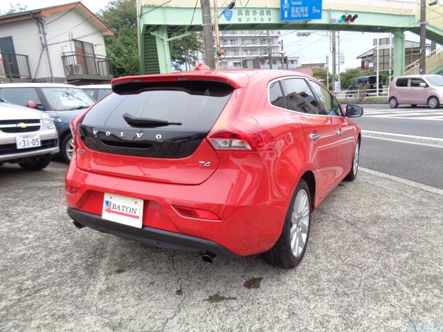 Ｖ４０ Ｔ４　ＳＥ　セーフティーＰＫＧ／軽減ブレーキ／レーンアシスト／アダブティブクルーズ／ＨＤＤナビ／フルセグ／ＨＩＤライト／禁煙車（8枚目）