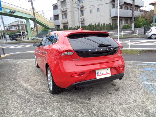 Ｖ４０ Ｔ４　ＳＥ　セーフティーＰＫＧ／軽減ブレーキ／レーンアシスト／アダブティブクルーズ／ＨＤＤナビ／フルセグ／ＨＩＤライト／禁煙車（9枚目）