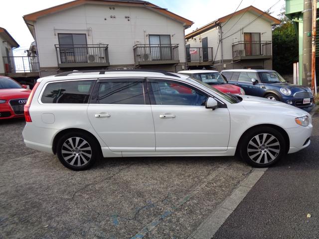 Ｖ７０ Ｔ４　ＳＥ　セーフティーＰＫＧ／本革パワーシート／オートトランク／ＨＤＤナビフルセグ／バックカメラ／前後ドラレコ／ヘッドレストモニター／ＨＩＤライト／禁煙車（4枚目）