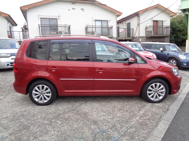 ゴルフトゥーラン ＴＳＩ　ハイライン　ワンオーナー／禁煙車／ＨＤＤナビ／フルセグ／バックカメラ／ＨＩＤライト（4枚目）