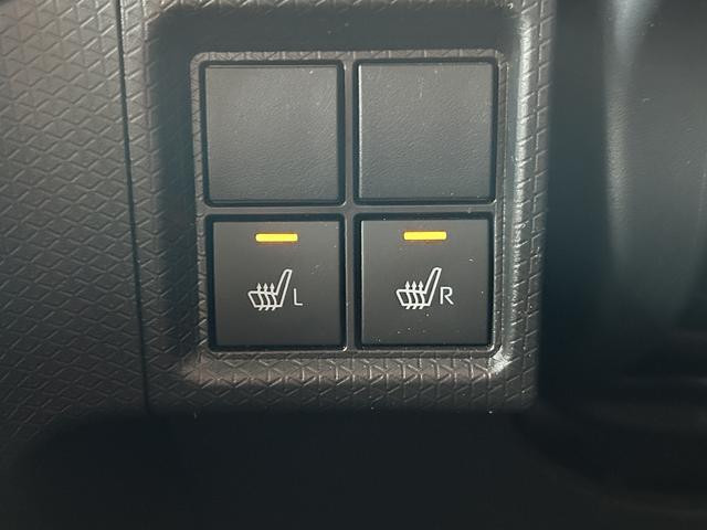 ウインターシーズンには必需品のシートヒーターが付いています。エンジン始動直後に座面、背もたれが温かくなり、快適ドライブが楽しめますよ。