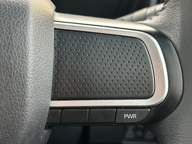 急な坂道や高速道路などでより力強い走りと加速を発揮する、パワースイッチを装備!