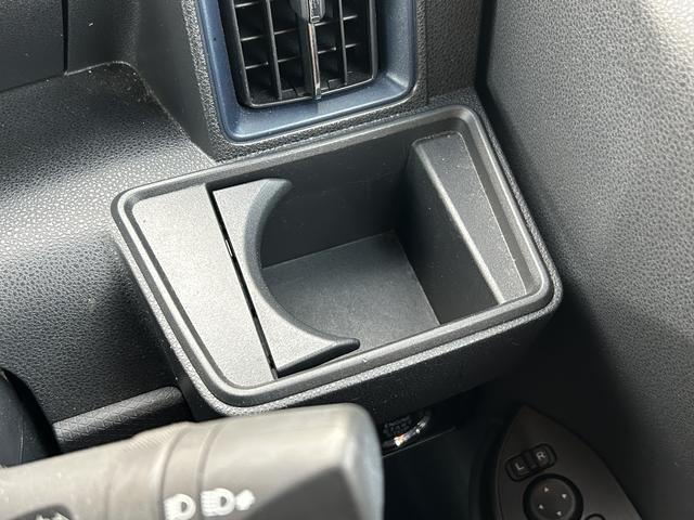 運転席カップホルダー