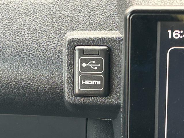 USB、HDMI入力端子付きです。