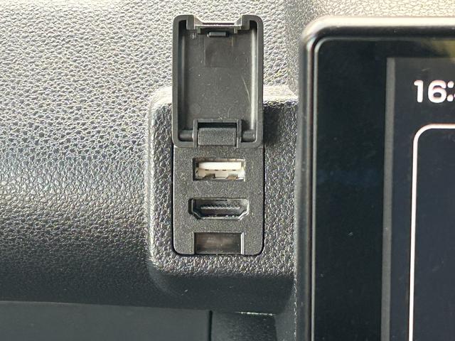 USB、HDMI入力端子付きです。