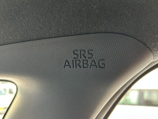 カーテンエアバッグ装備