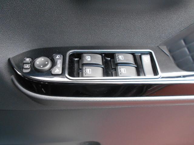 �^�]�ȃh�A�̃E�C���h�E����X�C�b�`�ł��B���ׂẴE�C���h�E�̊J���삪�\�ł��B�܂��A�h�A�~���[�̓I�[�g�J�Ȃ̂ŁA�h�A���b�N�Ŏ����ŕ��A�G���W���X�^�[�g�Ŏ����ŊJ���܂��B