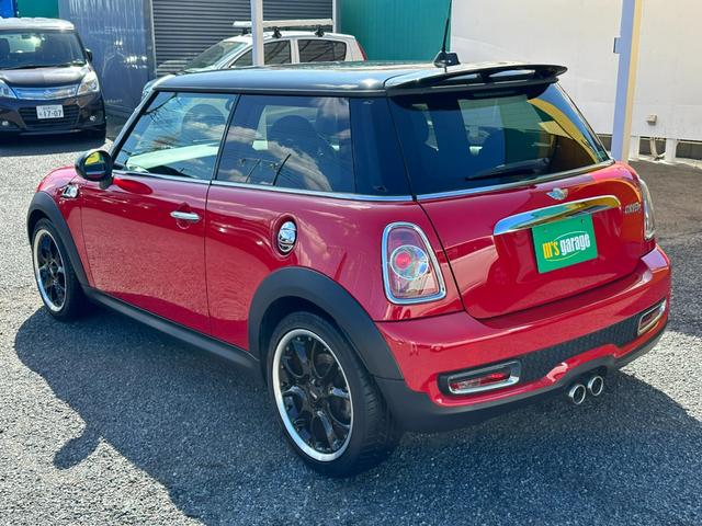クーパーS ターボ車 純正オーディオ ハーマンカードンスピーカーシステム ETC 純正キーレスプッシュスタート パドルシフト 純正17インチAW HIDヘッドライト タイミングチェーン 禁煙車 記録簿付車両(7枚目)