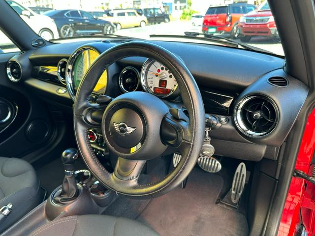クーパーS ターボ車 純正オーディオ ハーマンカードンスピーカーシステム ETC 純正キーレスプッシュスタート パドルシフト 純正17インチAW HIDヘッドライト タイミングチェーン 禁煙車 記録簿付車両(10枚目)