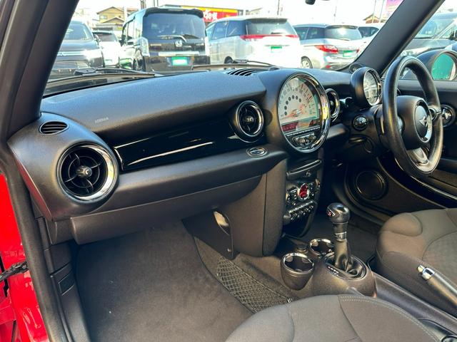 クーパーS ターボ車 純正オーディオ ハーマンカードンスピーカーシステム ETC 純正キーレスプッシュスタート パドルシフト 純正17インチAW HIDヘッドライト タイミングチェーン 禁煙車 記録簿付車両(11枚目)