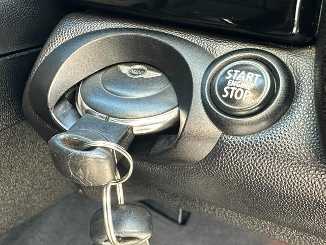 クーパーS ターボ車 純正オーディオ ハーマンカードンスピーカーシステム ETC 純正キーレスプッシュスタート パドルシフト 純正17インチAW HIDヘッドライト タイミングチェーン 禁煙車 記録簿付車両(17枚目)