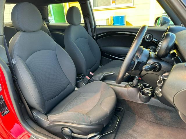 クーパーS ターボ車 純正オーディオ ハーマンカードンスピーカーシステム ETC 純正キーレスプッシュスタート パドルシフト 純正17インチAW HIDヘッドライト タイミングチェーン 禁煙車 記録簿付車両(31枚目)