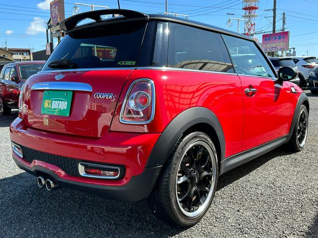クーパーS ターボ車 純正オーディオ ハーマンカードンスピーカーシステム ETC 純正キーレスプッシュスタート パドルシフト 純正17インチAW HIDヘッドライト タイミングチェーン 禁煙車 記録簿付車両(50枚目)