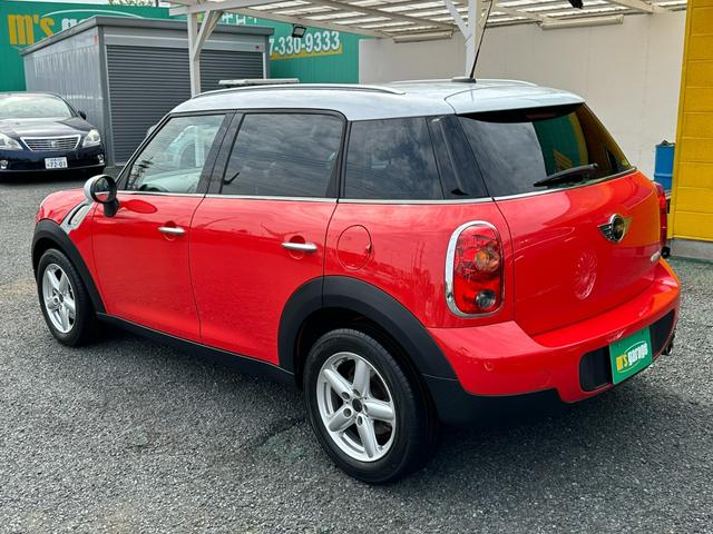 ＭＩＮＩ クーパー　クロスオーバー　ディーラー記録簿付車両　ワンオーナー車　禁煙車　社外黒革調シートカバー　ソニーポータブルナビＴＶ　ＥＴＣ　純正キーレスプッシュスタート　純正１６インチＡＷ　純正ＨＩＤヘッドライト　タイミングチェーン（9枚目）