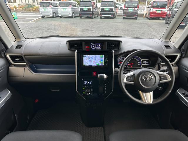 ルーミー カスタムG S 衝突軽減ブレーキ 誤発進抑制 ワンオーナー車 ケンウッドナビフルセグTV 純正全方向カメラ ブルートゥース 両側電動スライドドア 前席シートヒーター アイドリングストップ LEDヘッドライト&フォグ(4枚目)