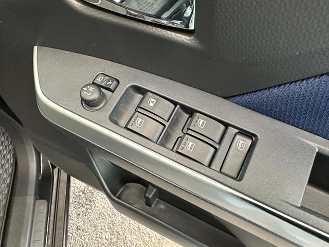 ルーミー カスタムG S 衝突軽減ブレーキ 誤発進抑制 ワンオーナー車 ケンウッドナビフルセグTV 純正全方向カメラ ブルートゥース 両側電動スライドドア 前席シートヒーター アイドリングストップ LEDヘッドライト&フォグ(24枚目)