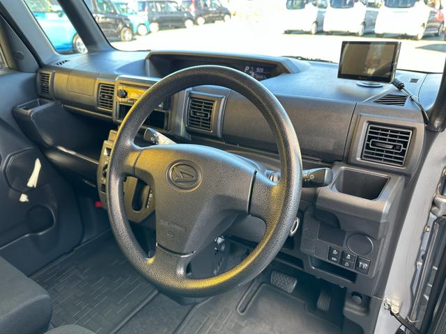 ハイゼットキャディー Ｄ　ＳＡＩＩＩ　スマートアシスト３　衝突軽減ブレーキ　誤発進抑制装置　ケンウッドオーディオ　ＵＳＢ接続　バックカメラ　ＥＴＣ　純正キーレス　アイドリングストップ　記録簿付き車両　２シーター（12枚目）