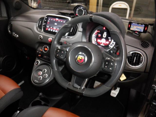 アバルト595 コンペティツィオーネ アルカンターラコンビ革シート/パドルシフト/純正タッチパネルオーディオ/HID/ETC/ブレンボキャリパー/Bluetooth/USB/前後ドラレコ/純正マット/スカッフプレート/クロームミラーカバー(26枚目)