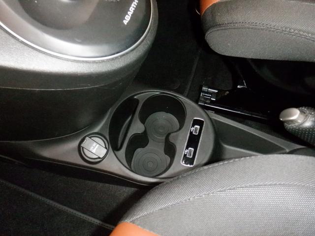 アバルト595 コンペティツィオーネ アルカンターラコンビ革シート/パドルシフト/純正タッチパネルオーディオ/HID/ETC/ブレンボキャリパー/Bluetooth/USB/前後ドラレコ/純正マット/スカッフプレート/クロームミラーカバー(75枚目)