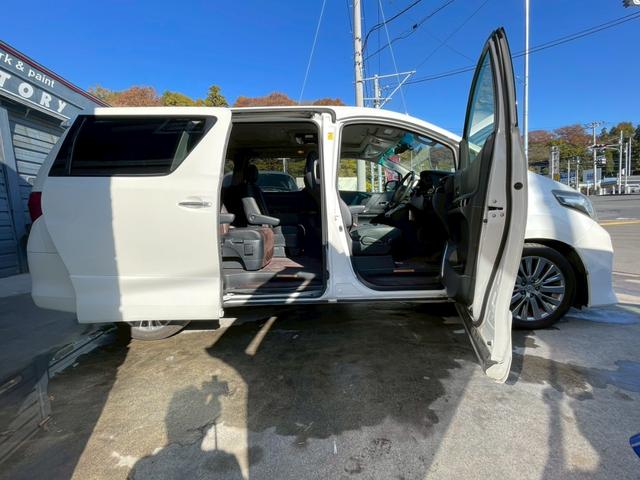 アルファード ２４０Ｓ　タイプゴールド　サンルーフ　アルパイン８型ナビ　フリップダウンモニター　両側パワースライドドア　バックカメラ　ＥＴＣ　ハーフレザーシート（11枚目）