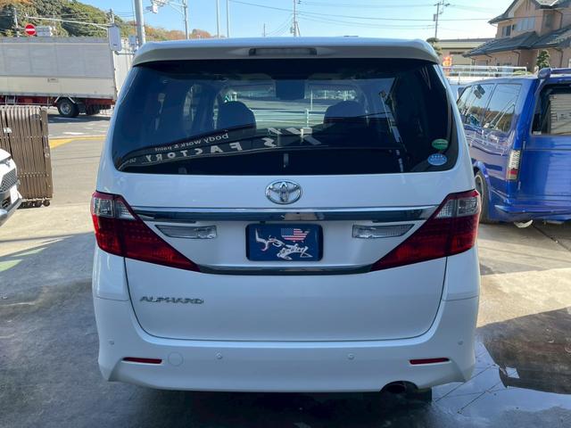 アルファード ２４０Ｓ　タイプゴールド　サンルーフ　アルパイン８型ナビ　フリップダウンモニター　両側パワースライドドア　バックカメラ　ＥＴＣ　ハーフレザーシート（17枚目）