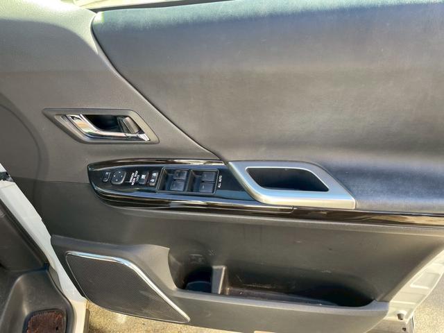 アルファード ２４０Ｓ　タイプゴールド　サンルーフ　アルパイン８型ナビ　フリップダウンモニター　両側パワースライドドア　バックカメラ　ＥＴＣ　ハーフレザーシート（30枚目）