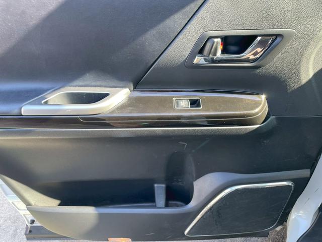 アルファード ２４０Ｓ　タイプゴールド　サンルーフ　アルパイン８型ナビ　フリップダウンモニター　両側パワースライドドア　バックカメラ　ＥＴＣ　ハーフレザーシート（31枚目）
