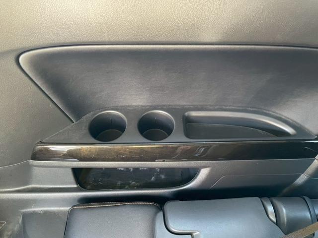 アルファード ２４０Ｓ　タイプゴールド　サンルーフ　アルパイン８型ナビ　フリップダウンモニター　両側パワースライドドア　バックカメラ　ＥＴＣ　ハーフレザーシート（69枚目）