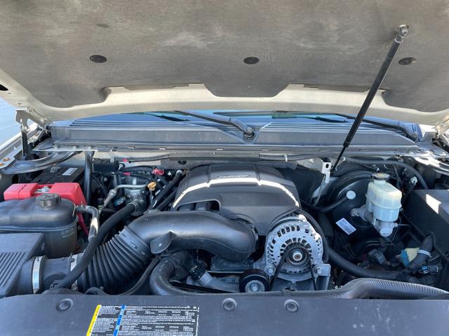 シボレーサバーバン ＬＴＺ　３列シート（6枚目）