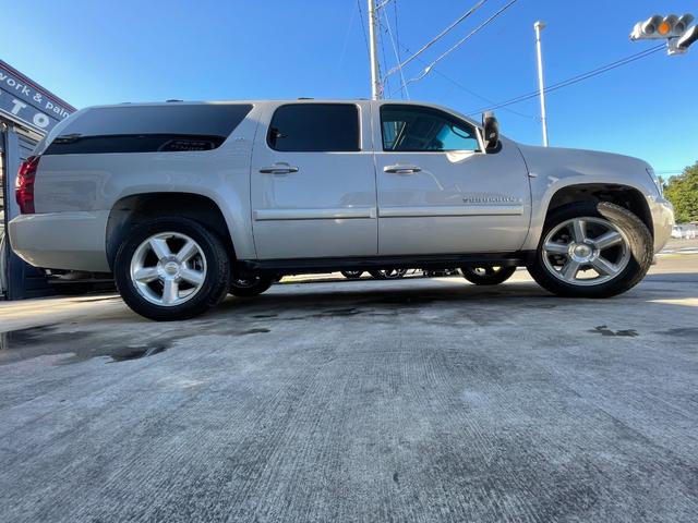 シボレーサバーバン ＬＴＺ　３列シート（10枚目）