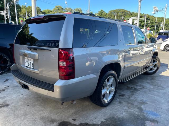 シボレーサバーバン ＬＴＺ　３列シート（13枚目）