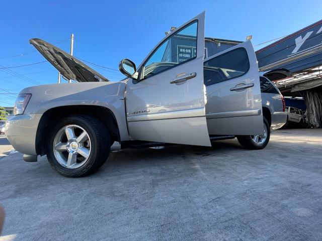 シボレーサバーバン ＬＴＺ　３列シート（23枚目）