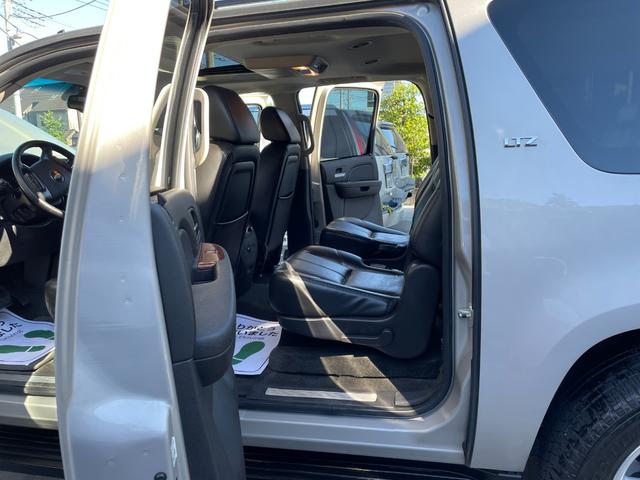 シボレーサバーバン ＬＴＺ　３列シート（24枚目）