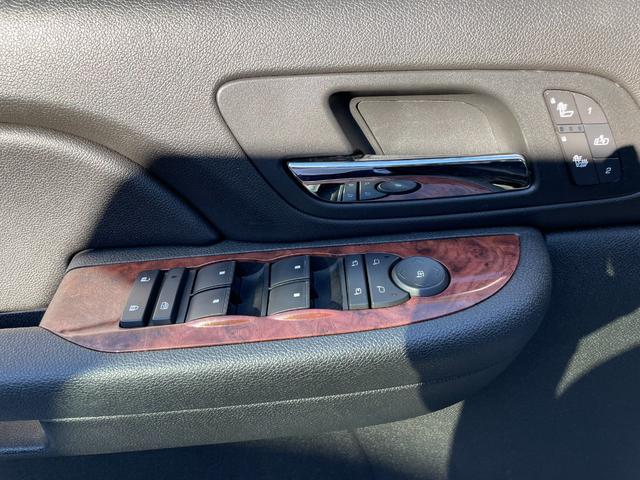 シボレーサバーバン ＬＴＺ　３列シート（30枚目）