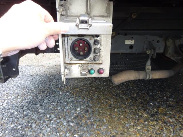 アルミウイング積載3.3t-30℃冷蔵冷凍車(10枚目)