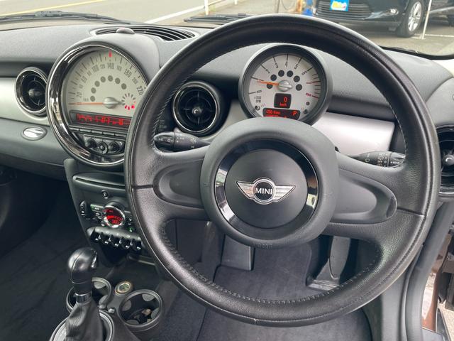 ＭＩＮＩ クーパー　禁煙車　ツートン　キーレス　１５インチＡＷ　ＥＴＣ　取説（13枚目）