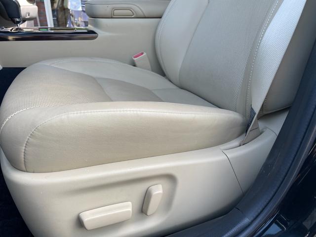クラウンマジェスタ Ｆバージョン　ベージュ本革シート　サンルーフ　１８インチＡＷレグノ　純正ナビＴＶＢモニター　シートヒーター　エアーシート　ステアリングヒーター　スマートキー　イージークローザー　取説整備記録簿　スペアキーカードキー（16枚目）