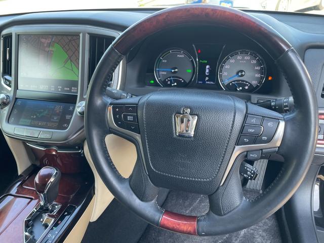 クラウンマジェスタ Ｆバージョン　ベージュ本革シート　サンルーフ　１８インチＡＷレグノ　純正ナビＴＶＢモニター　シートヒーター　エアーシート　ステアリングヒーター　スマートキー　イージークローザー　取説整備記録簿　スペアキーカードキー（17枚目）