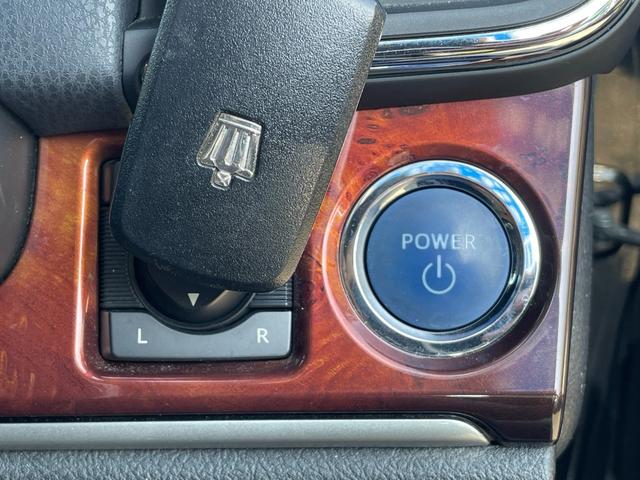 クラウンマジェスタ Ｆバージョン　ベージュ本革シート　サンルーフ　１８インチＡＷレグノ　純正ナビＴＶＢモニター　シートヒーター　エアーシート　ステアリングヒーター　スマートキー　イージークローザー　取説整備記録簿　スペアキーカードキー（18枚目）