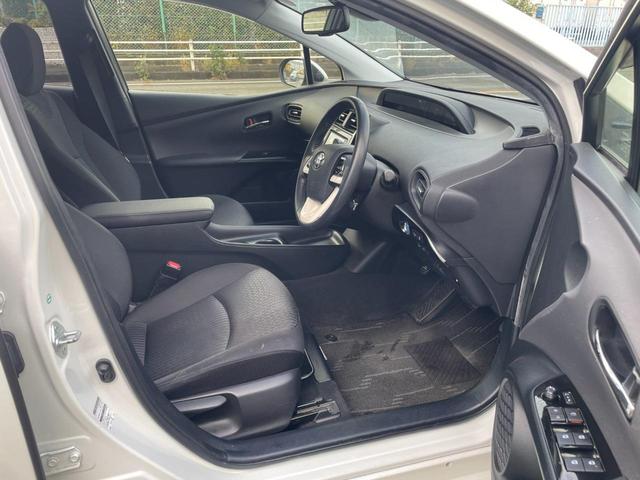 プリウス Sセーフティプラス 1オーナー 禁煙車 純正ナビTV バックカメラ Bluetooth接続 スマートキー&プッシュスタート ETC クルーズコントロール LEDヘッドライト 取説(11枚目)