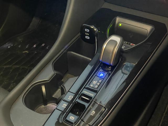 クラウンスポーツ Z 法人1オーナー 禁煙車 モデリスタ 純正ナビ パノラマビューモニタ ETC Bluetooth HDMI シートヒーター&クーラー パワーバックドア ツートンカラー ムーンルーフ 黒レザー 取説記録簿(26枚目)