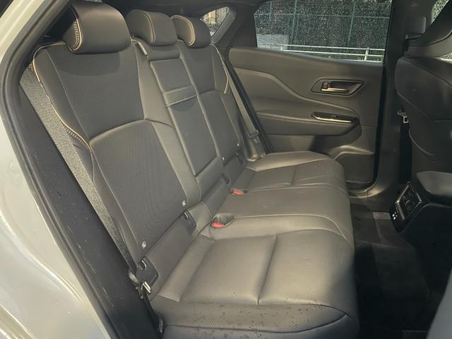 クラウンスポーツ Z 法人1オーナー 禁煙車 モデリスタ 純正ナビ パノラマビューモニタ ETC Bluetooth HDMI シートヒーター&クーラー パワーバックドア ツートンカラー ムーンルーフ 黒レザー 取説記録簿(28枚目)