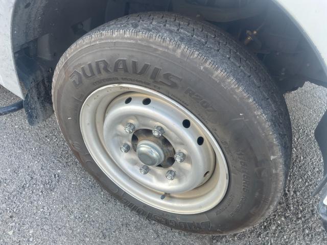 アトラストラック 　ディーゼル車　アルミバン　積載１３００ｋｇ　オートマ車　車輛総重量３７２５ｋｇ　跳ね上げ扉　台車収納　荷台寸法３０７×１６４×１９７電動格納ミラー　キーレス（9枚目）